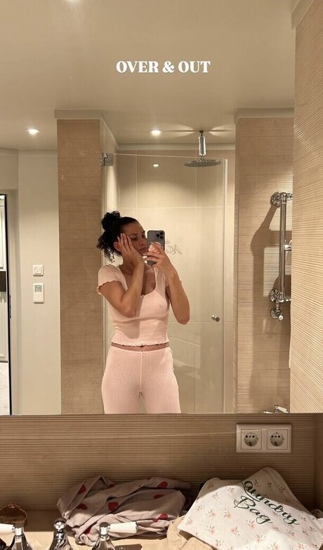 giclée mature uniquementfans top sympa images