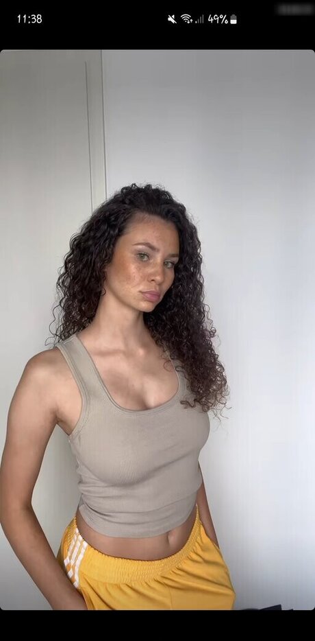 gros seins branlette espagnole onlyfans gratuit xxx img