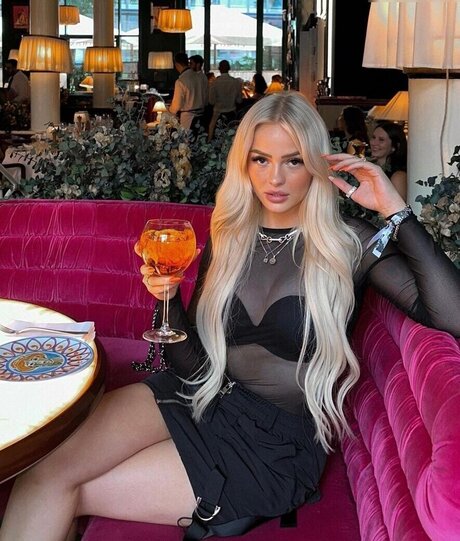 blonde en forme onlyfans sympa parfait photo