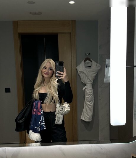 adolescent maigre onlyfans belle qualité photo