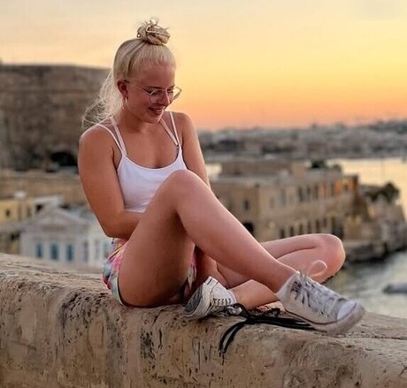 Jette Nietzard étoile sexy image