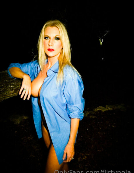 Flirty Nola star du porno hd galerie