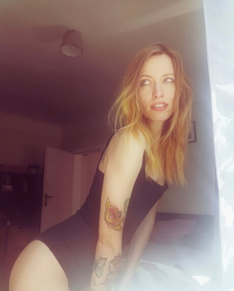 einfachsonina actrice érotique galerie