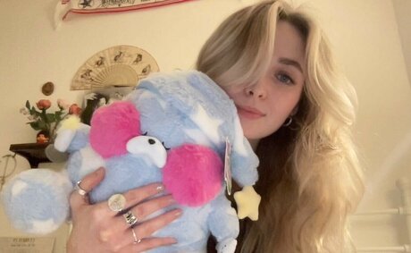 blonde aux gros seins onlyfans gratuit sympa galerie