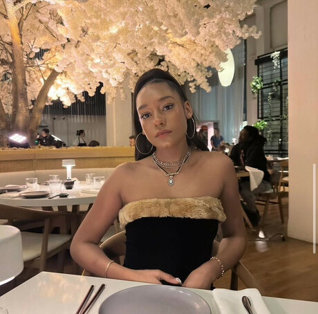 Chamya Johnson étoile exclusive des photos