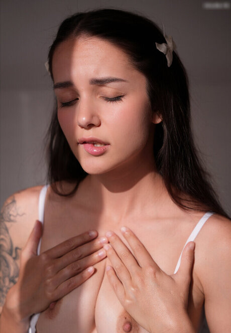 eva oopsy actrice exclusive photos