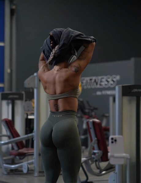 Lenaajoy modèle nu image