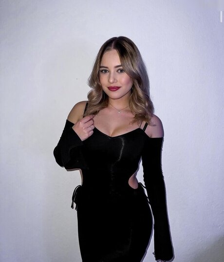 blonde aux gros seins onlyfans exclusif parfait img