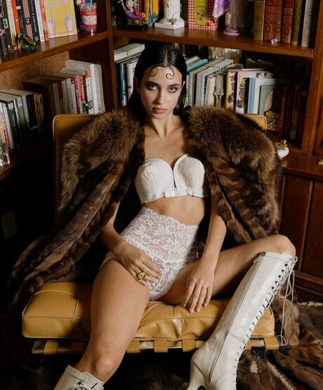 Elisha Herbert mannequin galerie