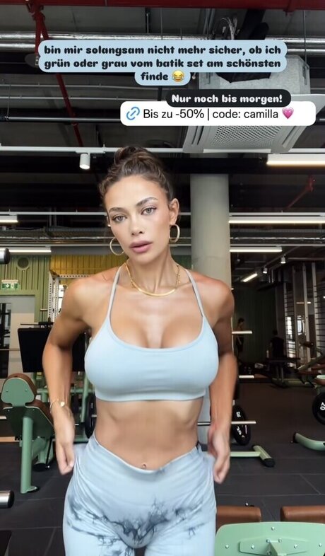 Camilla Nkenke étoile hd images