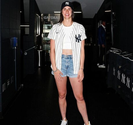 heluvstikax modèles nus images