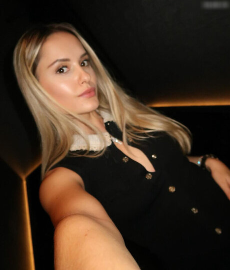 Davina Geiss étoile chaude img