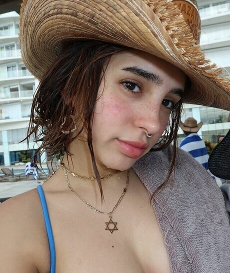 Domelipa nus star du porno photo