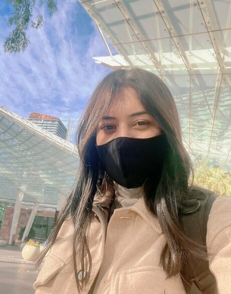 Akuma Nihmune joli modèle des photos