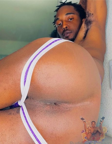 visage blond uniquementfans art des photos