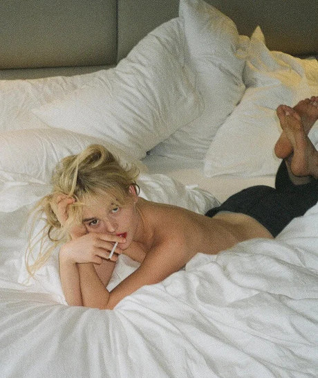 Emily Alyn Lind art de star du porno archive