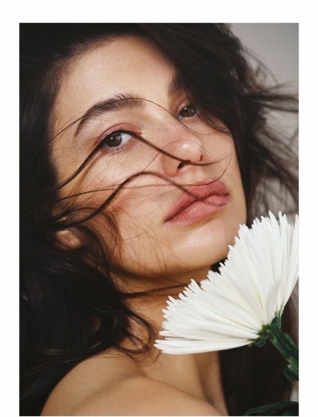 Camila Morrone étoile adulte image