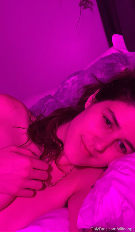 allieoops star exclusive image