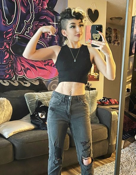 SailorTabbyCat star du porno sympa des photos