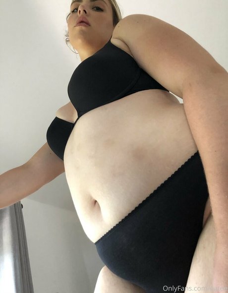 chatte parfaite onlyfans nu img