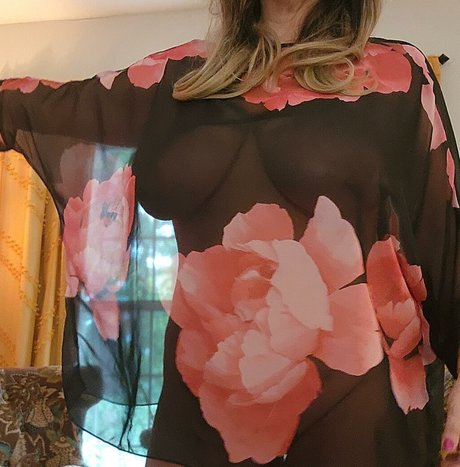 Susan 36DDD VIP modèle de haute qualité images
