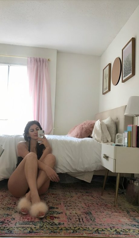 Ariana Basseri modèle meilleur images