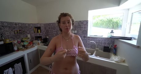 brunette onlyfans érotique galerie