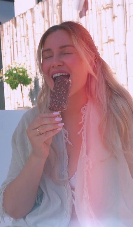 milf aux cheveux noirs onlyfans haute définition érotique archive