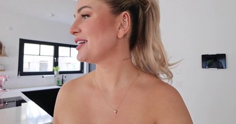 gros seins strip-tease onlyfans nu sympa image