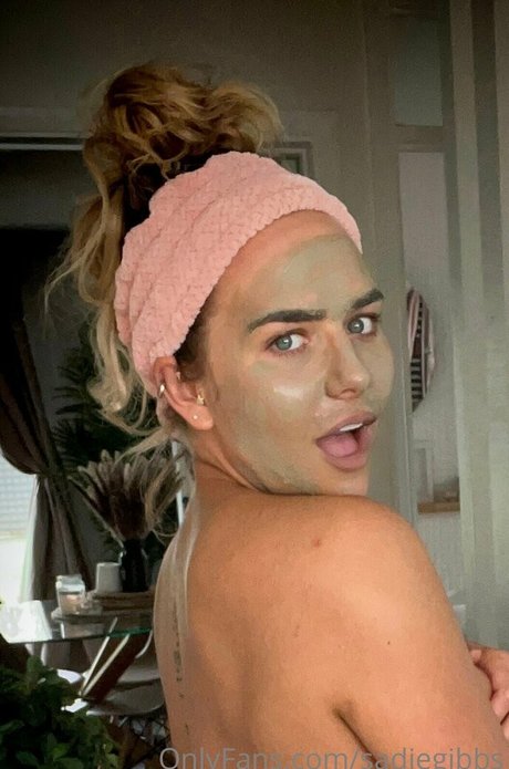 rousse aux gros seins onlyfans top exclusif photo