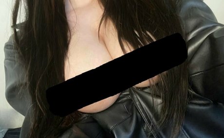 trio à gros seins onlyfans hd images