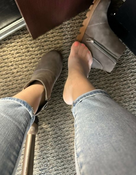 lingerie blanche onlyfans plutôt sexy image