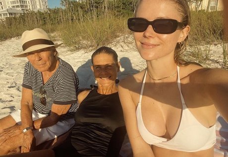 Erin Moriarty star du porno gratuit archive