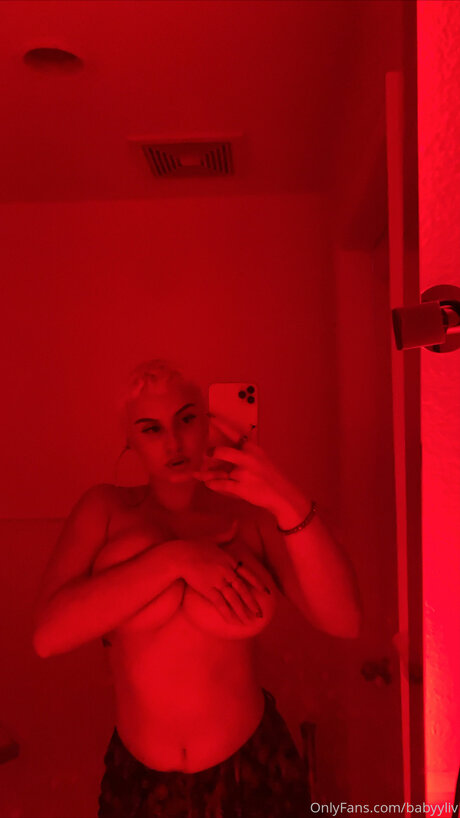 BabyyLiv étoile exclusive des photos