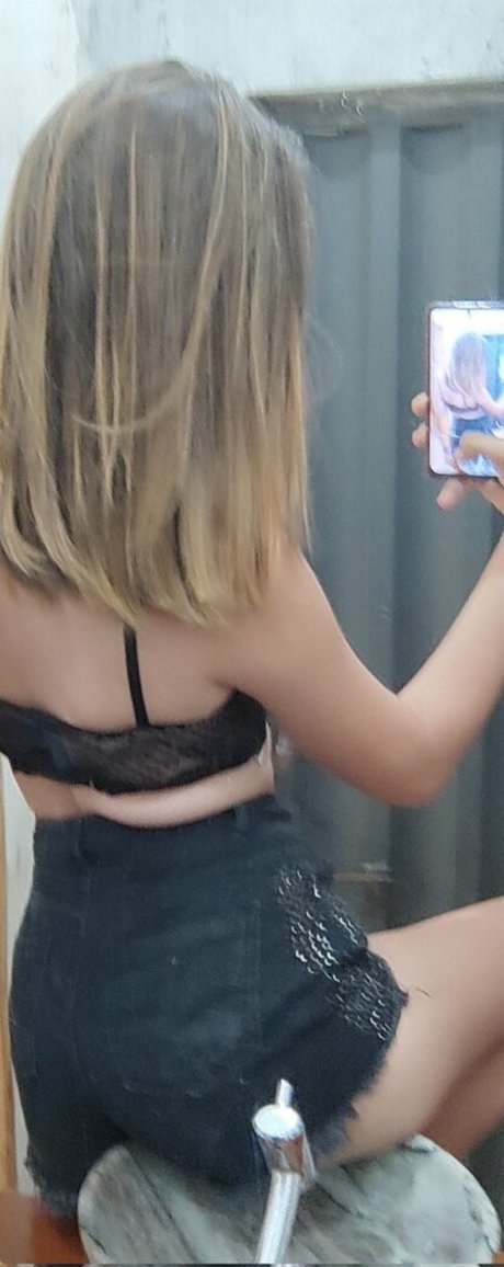 GGatinha Meow star du porno en haute qualité galeries