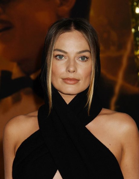 fille courbée dà côté onlyfans chaud nu des photos