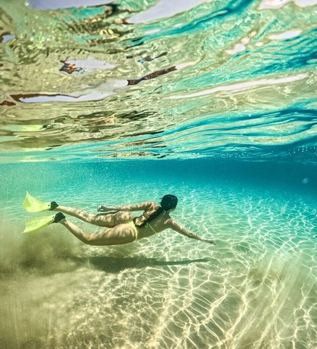 blonde aux gros seins onlyfans assez érotique archive