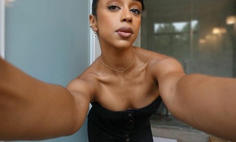 Liza Koshy star du porno sympa images