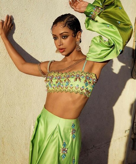 Liza Koshy star du porno xxx img