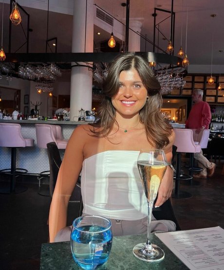 chaton courbé onlyfans top exclusif photos