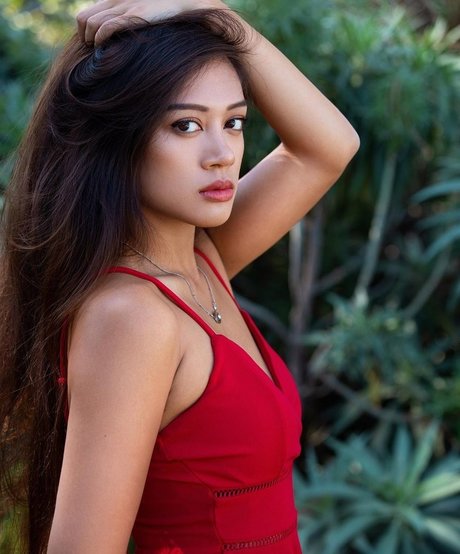 Kyootbot modèle pornographique des photos