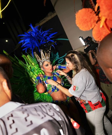 Gabriela Versiani star du porno chaude photos