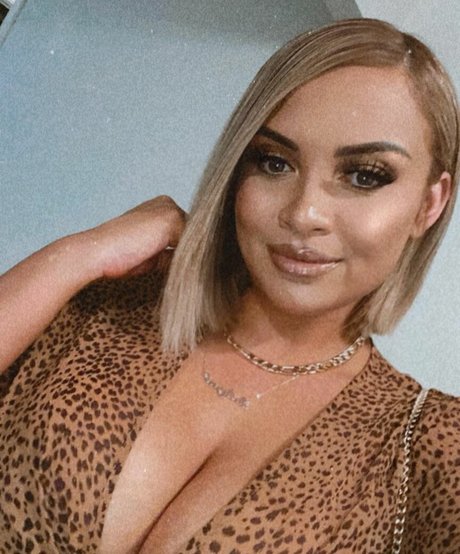 Karina Atavenitia modèle hd des photos