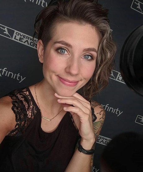 Soe Gschwind haut de star du porno galerie