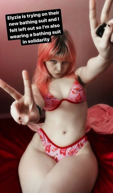 blonde aux gros seins onlyfans pornographique chaud archive