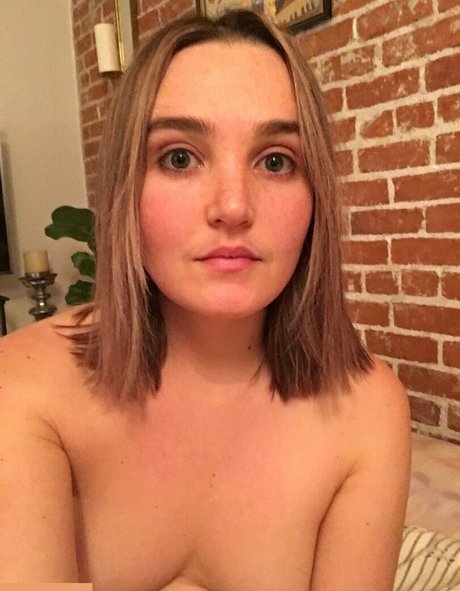 milf blonde aux courbes onlyfans hd sympa images