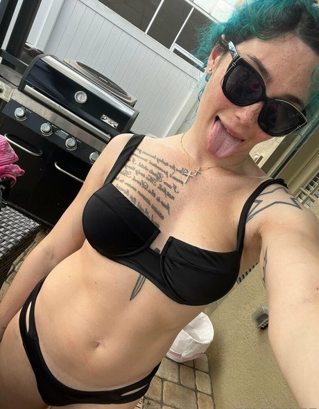 Eevee Bee star du porno gratuite images