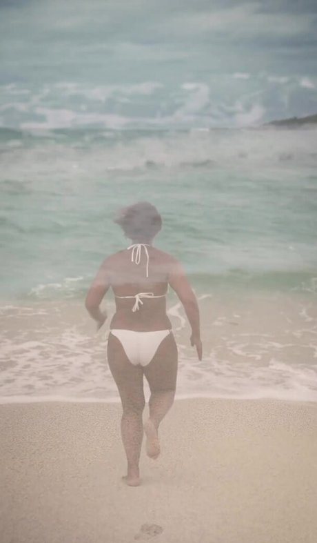 Saira Khan modèle exclusif image