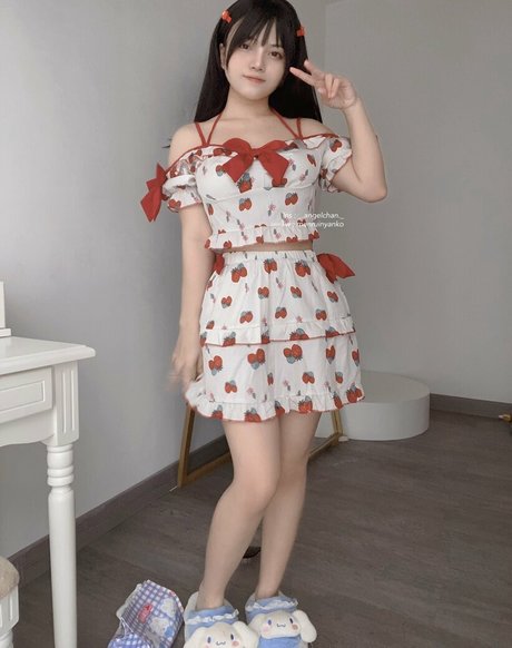 Angel Chan modèle sexy img