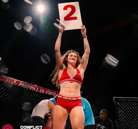 Nicki Bocker star du porno nue des photos